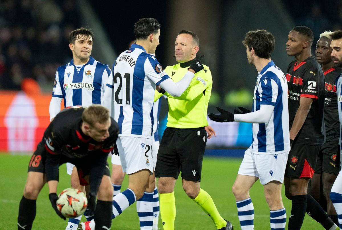 关于曼城客场胜皇家社会,提前确保小组头名的信息