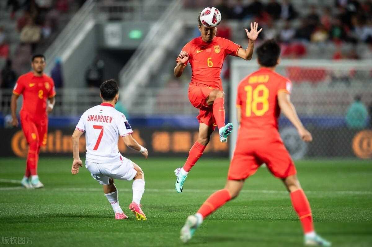 亚洲足球比赛备战紧张，球队士气高昂争夺冠军