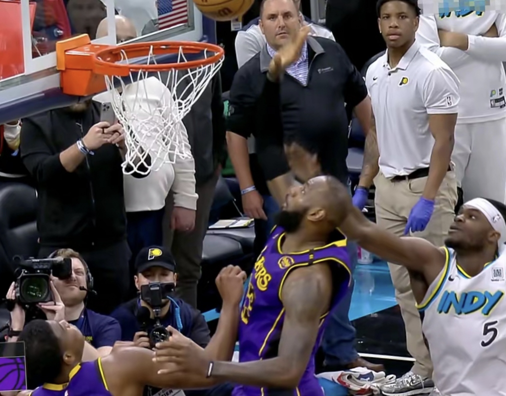 巴特勒绝杀时刻,詹姆斯点燃赛场,三连败迎来胜利!